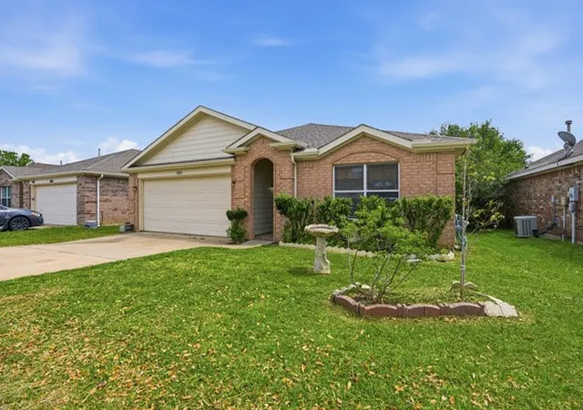 Photo 2 of Sale Pending at 8424 Horse Whisper Ln, Fort Worth, TX 76131 | MLS# 21250343 | Listing updated on 2026-07-15
