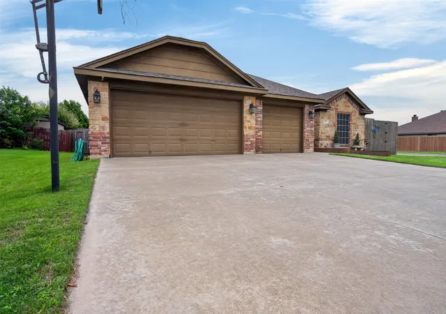 Photo 1 of Sale Pending at 629 E Sheila Cir, Joshua, TX 76058 | MLS# 21250860 | Listing updated on 2026-07-11