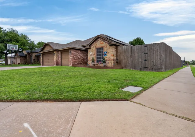 Photo 2 of Sale Pending at 629 E Sheila Cir, Joshua, TX 76058 | MLS# 21250860 | Listing updated on 2026-07-11