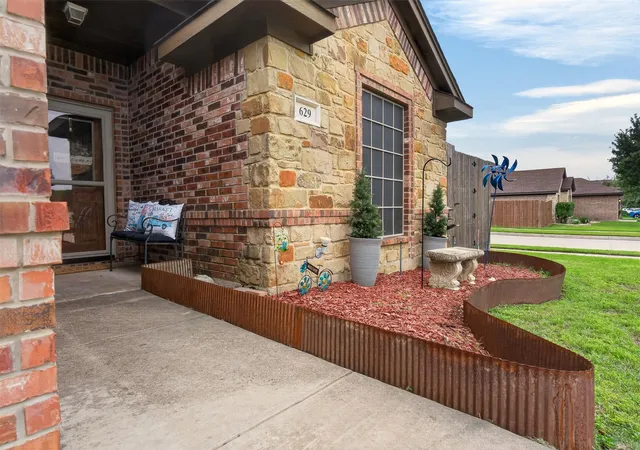 Photo 3 of Sale Pending at 629 E Sheila Cir, Joshua, TX 76058 | MLS# 21250860 | Listing updated on 2026-07-11