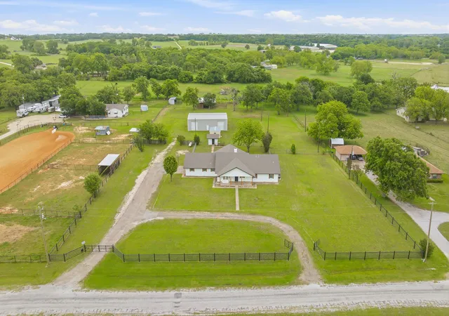 Photo 1 of Single family home for sale at 621 County Road 484, Stephenville, TX 76401 | MLS# 21250844 | Listing updated on 2026-08-28