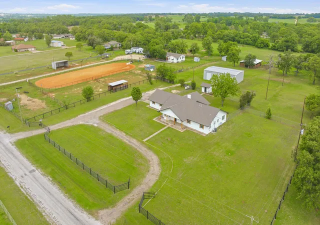 Photo 2 of Single family home for sale at 621 County Road 484, Stephenville, TX 76401 | MLS# 21250844 | Listing updated on 2026-08-28