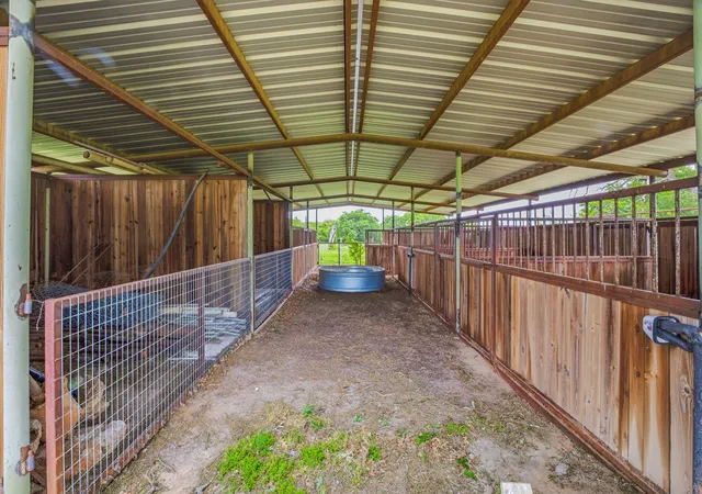 Photo 4 of Single family home for sale at 621 County Road 484, Stephenville, TX 76401 | MLS# 21250844 | Listing updated on 2026-09-30