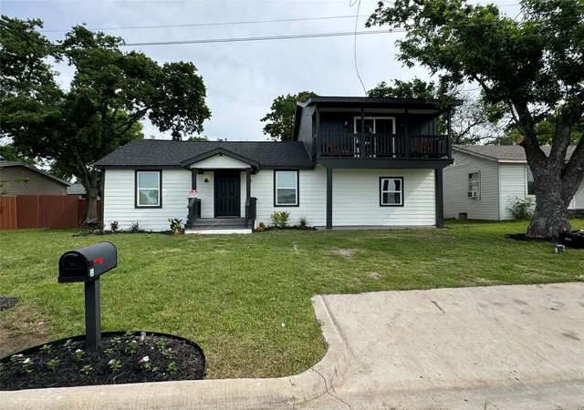 Photo 1 of Single family home for sale at 513 W South St, Whitesboro, TX 76273 | MLS# 21247191 | Listing updated on 2026-07-08
