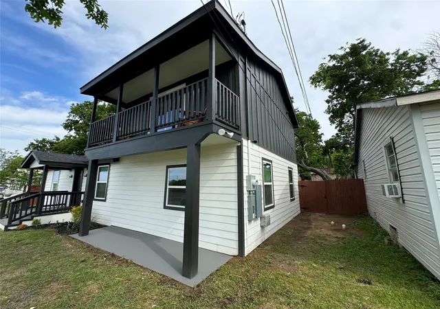 Photo 3 of Single family home for sale at 513 W South St, Whitesboro, TX 76273 | MLS# 21247191 | Listing updated on 2026-07-08