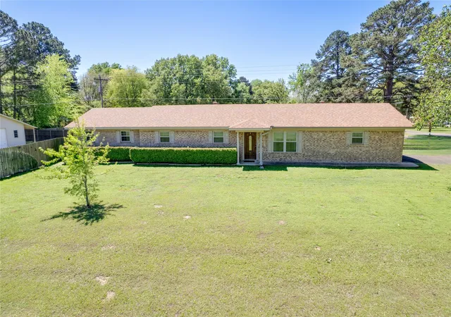Homes for sale in Longview, TX | 100 Madison Dr, Longview, TX 75603 | MLS# 21247373