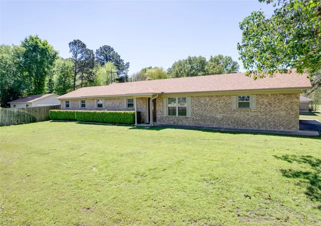 Homes for sale in Longview, TX | 100 Madison Dr, Longview, TX 75603 | MLS# 21247373