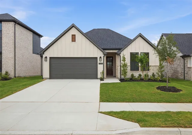 Single family home for sale at 4628 Commack Dr, Fort Worth, TX 76135 | MLS# 21250922