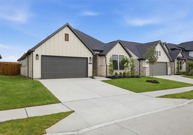 Photo 2 of Single family home for sale at 4628 Commack Dr, Fort Worth, TX 76135 | MLS# 21250922 | Listing updated on 2026-08-28