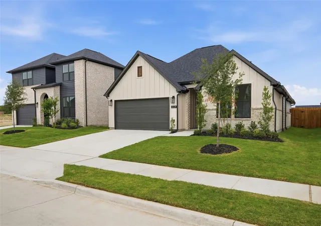 Photo 3 of Single family home for sale at 4628 Commack Dr, Fort Worth, TX 76135 | MLS# 21250922 | Listing updated on 2026-08-28