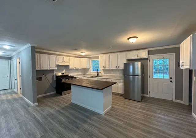 2nd image of 712 Ne 5th St, Springhill, LA 71075 | MLS# 21250948