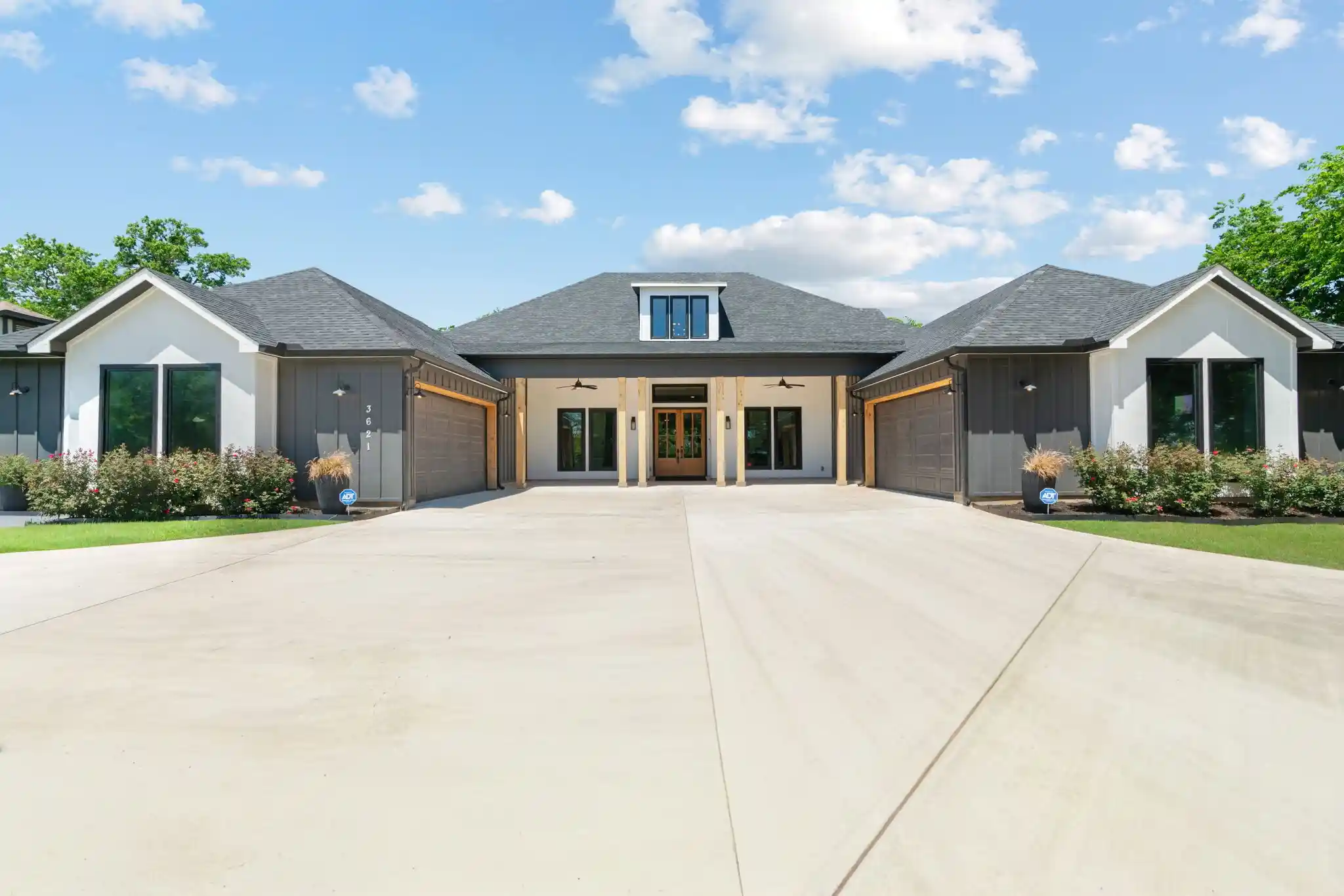 Photo 1 of Mansion for sale at 3621 Fritz Ln, Corinth, TX 76208 | MLS# 21250969 | Listing updated on 2026-10-27