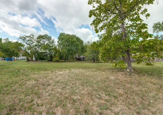 Photo 3 of Land for sale at 906 Hamilton St, Mc Kinney, TX 75069 | MLS# 21250991 | Listing updated on 2026-07-09
