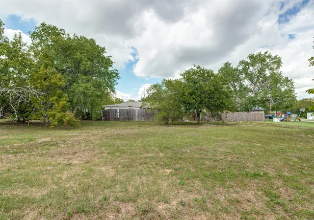 Photo 3 of Land for sale at 906 Hamilton St, Mc Kinney, TX 75069 | MLS# 21250991 | Listing updated on 2026-07-09