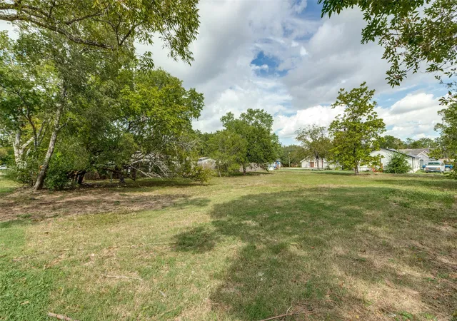 Photo 4 of Land for sale at 906 Hamilton St, Mc Kinney, TX 75069 | MLS# 21250991 | Listing updated on 2026-07-09