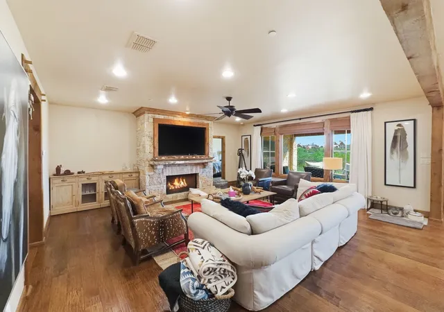 Homes for sale in Graford, TX | 1693 Scenic Dr, Graford, TX 76449