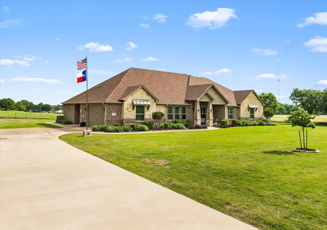 Photo 2 of Single family home for sale at 331 Mcclendon Rd, Lavon, TX 75166 | MLS# 21251014 | Listing updated on 2026-07-10