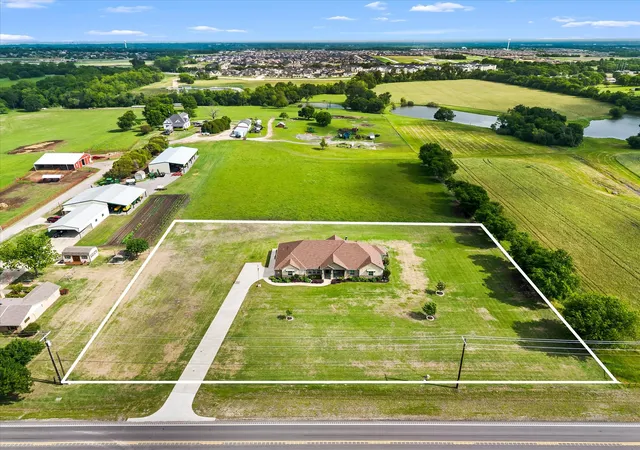 Photo 3 of Single family home for sale at 331 Mcclendon Rd, Lavon, TX 75166 | MLS# 21251014 | Listing updated on 2026-07-10