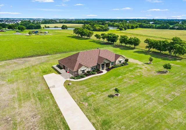 Photo 3 of Single family home for sale at 331 Mcclendon Rd, Lavon, TX 75166 | MLS# 21251014 | Listing updated on 2026-07-10