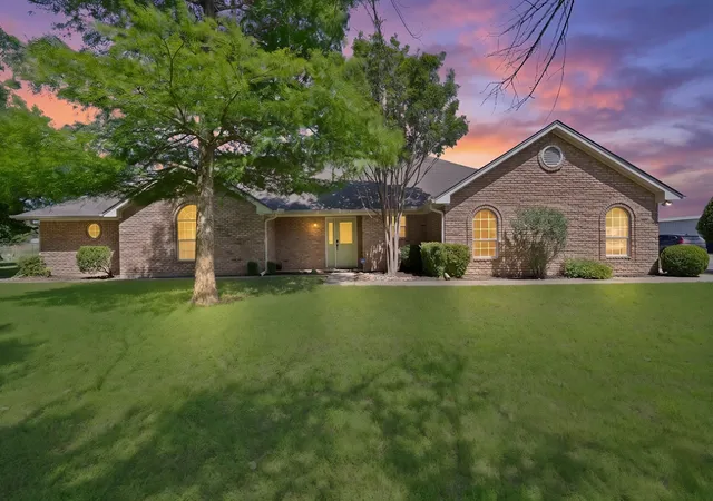 Homes for sale in Weatherford, TX | 1815 Newport Rd, Weatherford, TX 76086 | MLS# 21250863