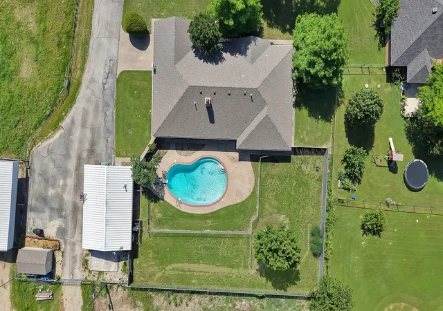 Photo 2 of Single family home for sale at 1815 Newport Rd, Weatherford, TX 76086 | MLS# 21250863 | Listing updated on 2026-08-30