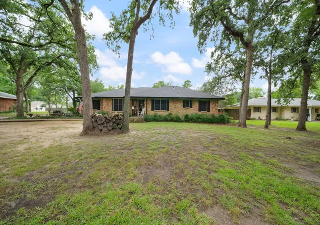 Photo 2 of Sale Pending at 313 Shadywood Ln, Seagoville, TX 75159 | MLS# 21247225 | Listing updated on 2026-08-31