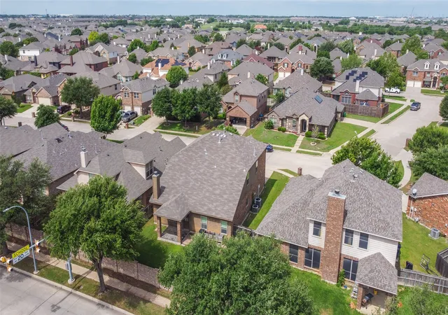Photo 4 of Single family home for sale at 8220 Misty Water Dr, Fort Worth, TX 76131 | MLS# 21251158 | Listing updated on 2026-08-29