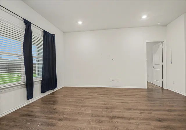 Photo 3 of Single family home for sale at 3119 Holstein Dr, Forney, TX 75126 | MLS# 21249997 | Listing updated on 2026-10-06