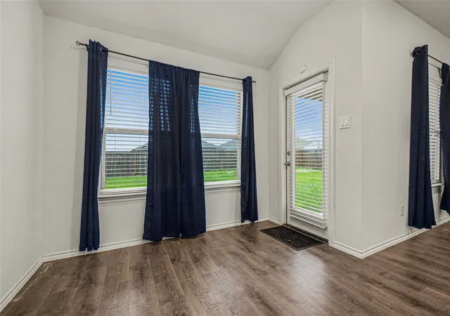 Photo 4 of Single family home for sale at 3119 Holstein Dr, Forney, TX 75126 | MLS# 21249997 | Listing updated on 2026-10-06