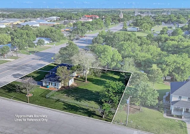 Homes for sale in Muenster, TX | 933 N Main St, Muenster, TX 76252 | MLS# 21251217