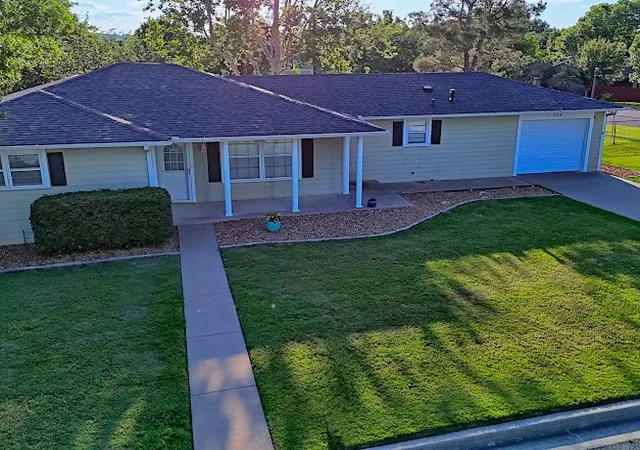Homes for sale in Muenster, TX | 933 N Main St, Muenster, TX 76252 | MLS# 21251217