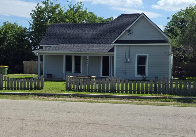 Homes for sale in Godley, TX | 405 W Graham St, Godley, TX 76044 | MLS# 21251218