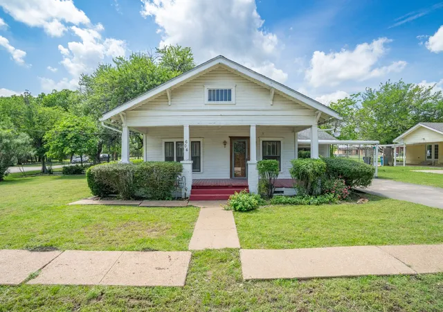Photo 1 of Single family home for sale at 604 S Pearl St, Trenton, TX 75490 | MLS# 21251208 | Listing updated on 2026-08-22