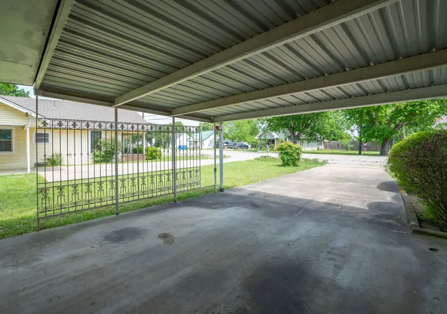 Photo 3 of Single family home for sale at 604 S Pearl St, Trenton, TX 75490 | MLS# 21251208 | Listing updated on 2026-09-28