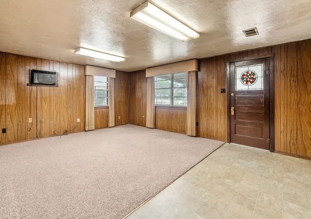 Photo 4 of Single family home for sale at 604 S Pearl St, Trenton, TX 75490 | MLS# 21251208 | Listing updated on 2026-09-28