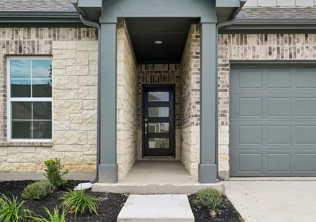 Photo 3 of Single family home for sale at 2209 Trailside Dr, Sherman, TX 75092 | MLS# 21251239 | Listing updated on 2026-10-06