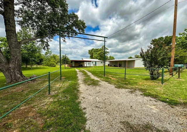 Homes for sale in Possum Kingdom Lake, TX | 1141 Airport Rd, Possum Kingdom Lake, TX 76449 | MLS# 21249778