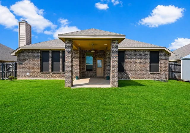 Homes for sale in Glenn Heights, TX | 1108 Daventry Dr, Glenn Heights, TX 75154 | MLS# 21251364