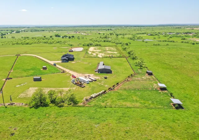 Homes for sale in Jacksboro, TX | 6384 Us Hwy 281 S, Jacksboro, TX 76458 | MLS# 21250890