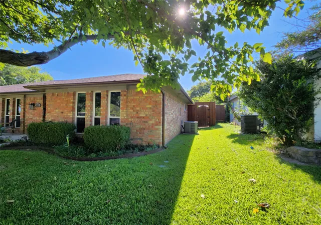 Photo 3 of Single family home for sale at 1023 Ridgefield Dr, Plano, TX 75075 | MLS# 21250999 | Listing updated on 2026-10-07