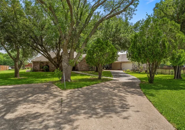 Homes for sale in Robinson, TX | 1692 W Tate St, Robinson, TX 76706 | MLS# 21247945