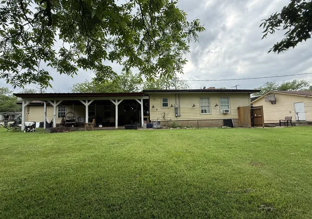 Photo 3 of Single family home for sale at 510 S Avenue O, Clifton, TX 76634 | MLS# 21251449 | Listing updated on 2026-08-27