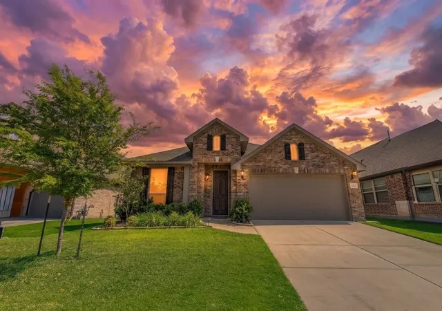 Photo 1 of Single family home for sale at 452 W Autumn Hill Blf, Lavon, TX 75166 | MLS# 21247477 | Listing updated on 2026-08-21