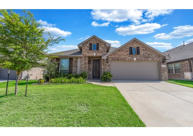 Photo 2 of Single family home for sale at 452 W Autumn Hill Blf, Lavon, TX 75166 | MLS# 21247477 | Listing updated on 2026-08-21