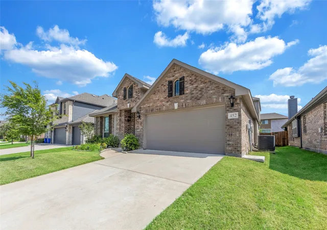 Photo 3 of Single family home for sale at 452 W Autumn Hill Blf, Lavon, TX 75166 | MLS# 21247477 | Listing updated on 2026-08-21