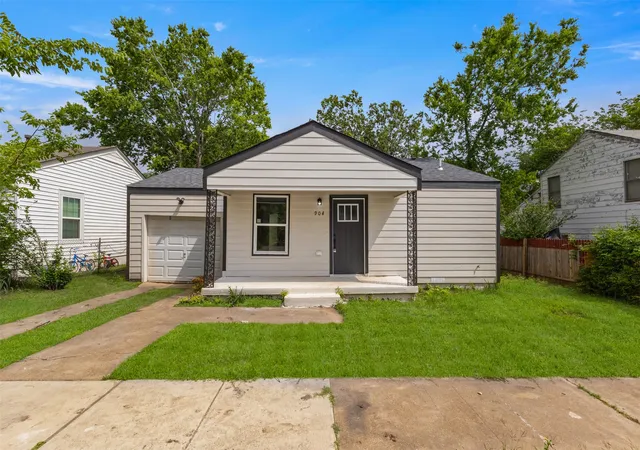 Homes for sale in Fort Worth, TX | 904 W Anthony St, Fort Worth, TX 76115 | MLS# 21180226