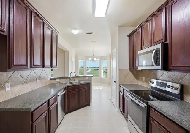 Photo 3 of Single family home for sale at 7229 Muirfield Dr, Cleburne, TX 76033 | MLS# 21239451 | Listing updated on 2026-08-30