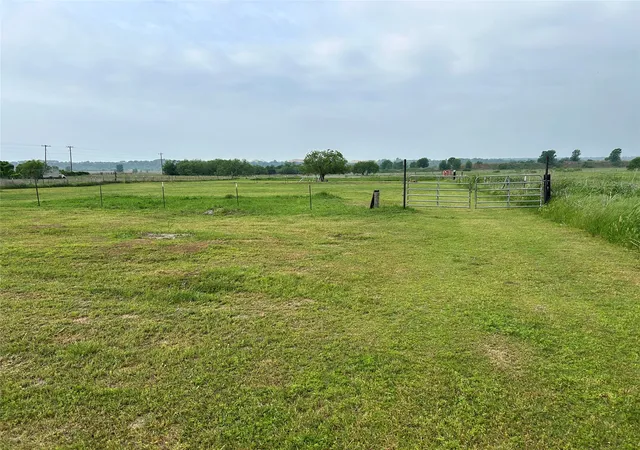 2nd image of 11602 Mitchell Bend Ct, Granbury, TX 76048 | MLS# 21251669
