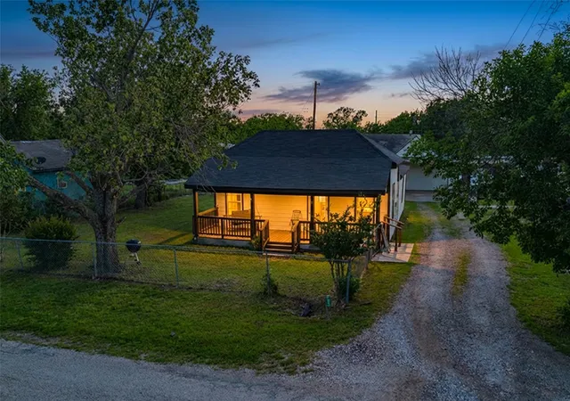 Photo 1 of Single family home for sale at 300 S Wall St, Itasca, TX 76055 | MLS# 21251622 | Listing updated on 2026-08-17