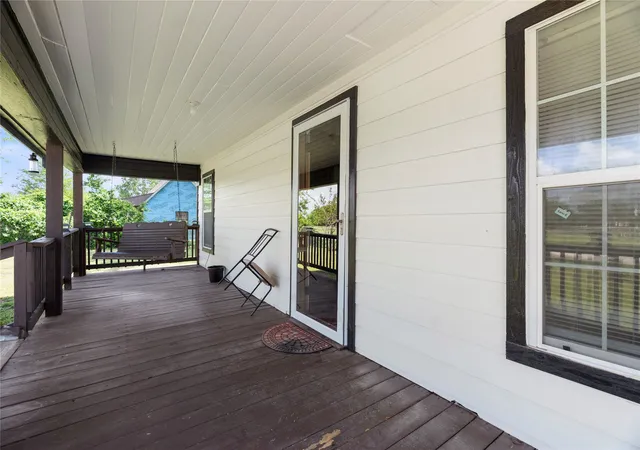 Photo 3 of Single family home for sale at 300 S Wall St, Itasca, TX 76055 | MLS# 21251622 | Listing updated on 2026-08-17
